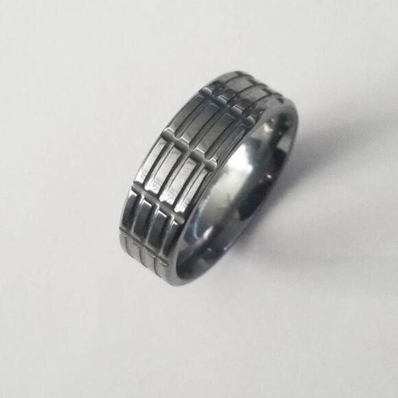 New tungsten‎ carbide ring size 13